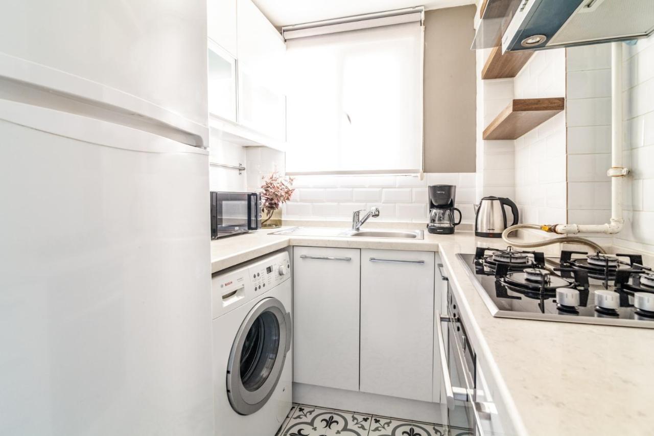 Spacious Oasis In Beyoglu Steps From Galataport Appartement